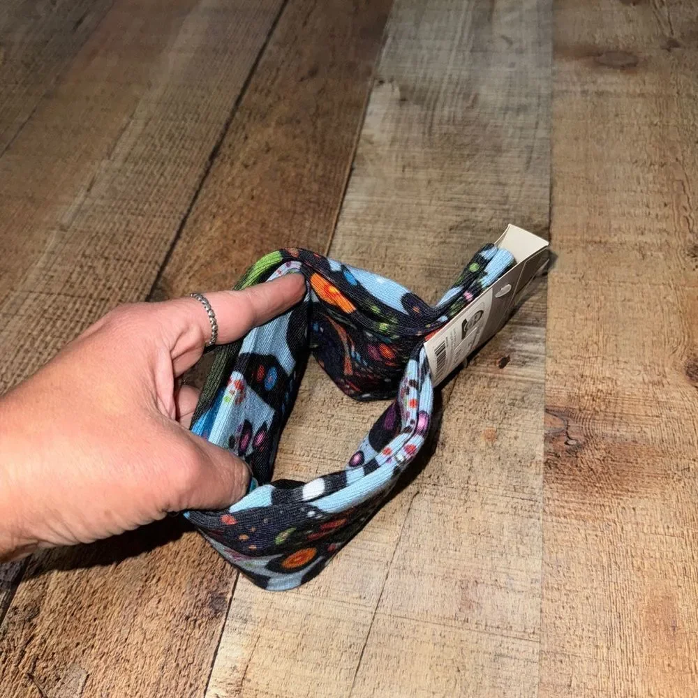 Oscardo Discover Canada Art Socks John Rombough Chipewyan Dene Artist Nwt